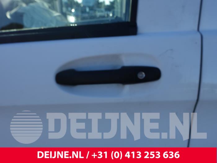 Mercedes Vito Tourer 1.6 109 CDI 16V Samochód złomowany (2017, Bialy)