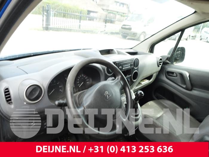 Peugeot Partner 1.6 HDI 75 Phase 2 Samochód złomowany (2015, Niebieski)