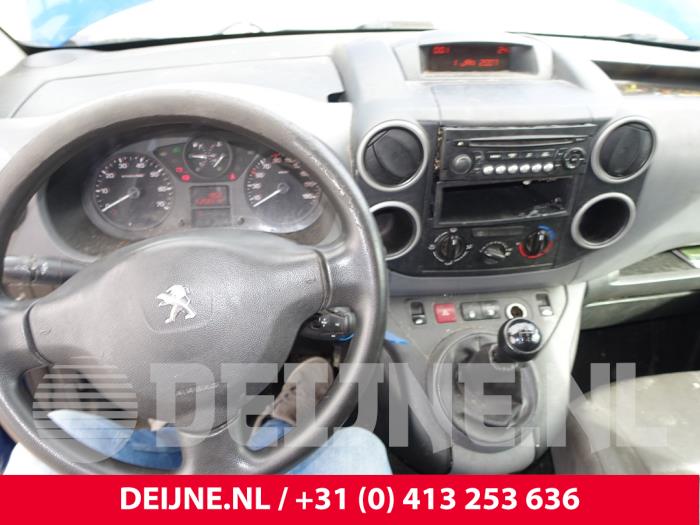 Peugeot Partner 1.6 HDI 75 Phase 2 Samochód złomowany (2015, Niebieski)