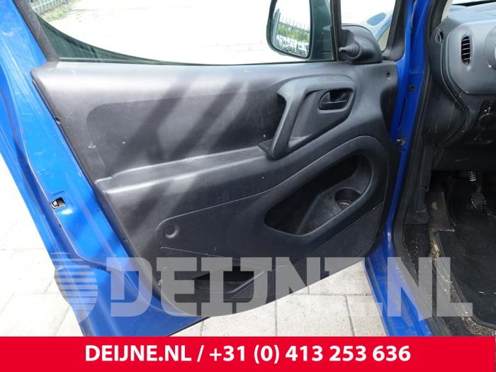 Peugeot Partner 1.6 HDI 75 Phase 2 Samochód złomowany (2015, Niebieski)