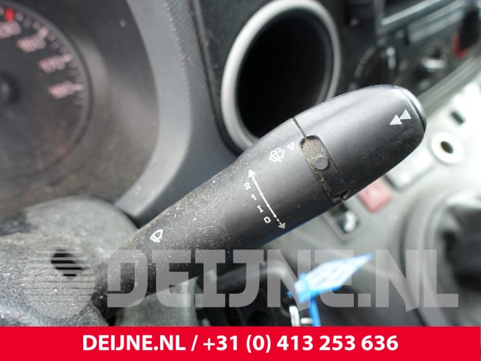Peugeot Partner 1.6 HDI 75 Phase 2 Samochód złomowany (2015, Niebieski)
