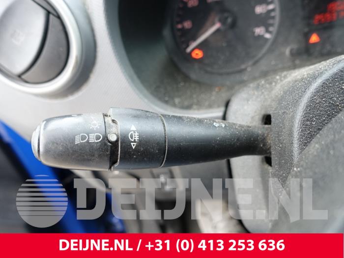 Peugeot Partner 1.6 HDI 75 Phase 2 Samochód złomowany (2015, Niebieski)