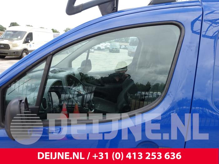 Peugeot Partner 1.6 HDI 75 Phase 2 Samochód złomowany (2015, Niebieski)