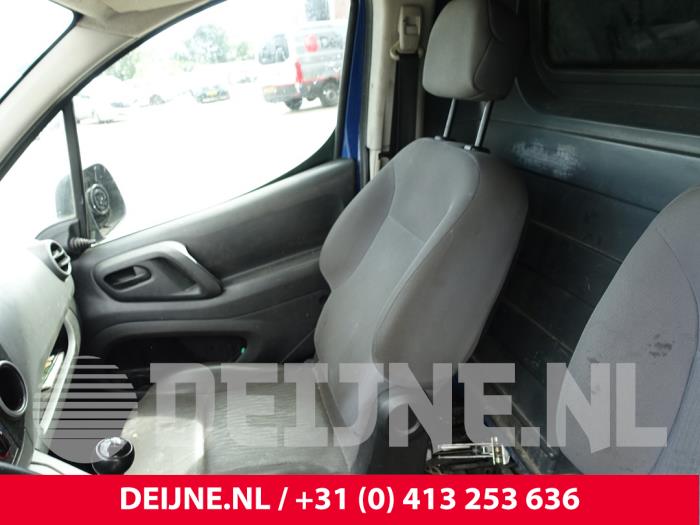 Peugeot Partner 1.6 HDI 75 Phase 2 Samochód złomowany (2015, Niebieski)
