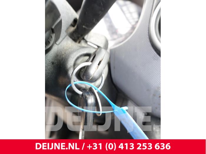 Peugeot Partner 1.6 HDI 75 Phase 2 Samochód złomowany (2015, Niebieski)