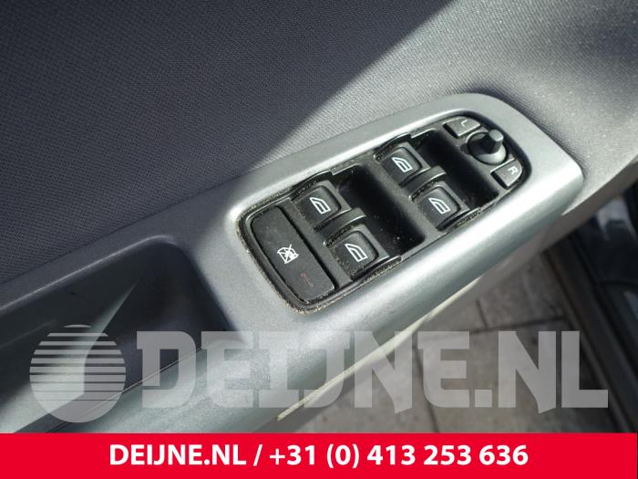 Volvo V50 1.6 D 16V Samochód złomowany (2008, Szary)