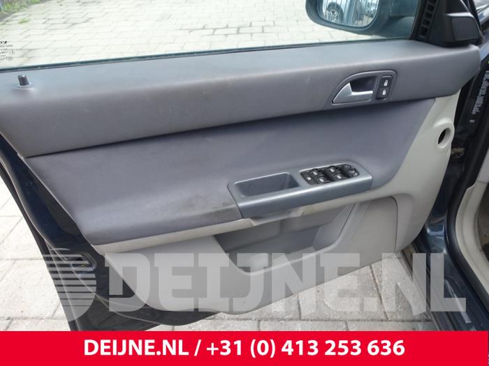Volvo V50 1.6 D 16V Samochód złomowany (2008, Szary)