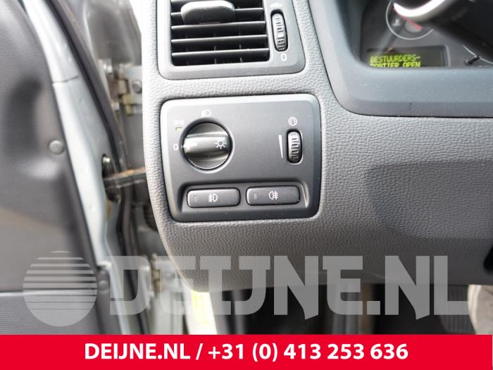 Volvo V70 2.4 D5 20V Samochód złomowany (2008, Szary)