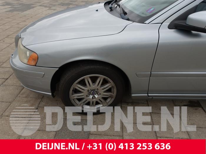 Volvo V70 2.4 D5 20V Samochód złomowany (2008, Szary)