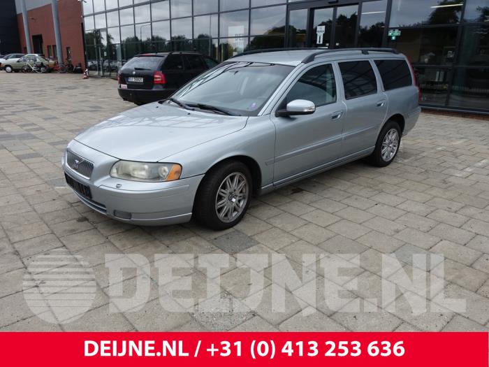 Volvo V70 2.4 D5 20V Samochód złomowany (2008, Szary)