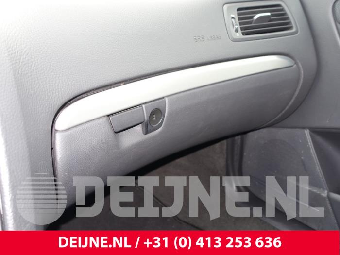 Volvo V70 2.4 D5 20V Samochód złomowany (2008, Szary)