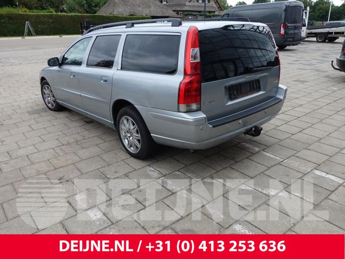 Volvo V70 2.4 D5 20V Samochód złomowany (2008, Szary)
