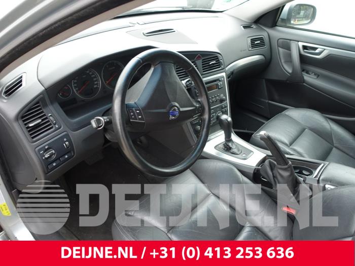 Volvo V70 2.4 D5 20V Samochód złomowany (2008, Szary)