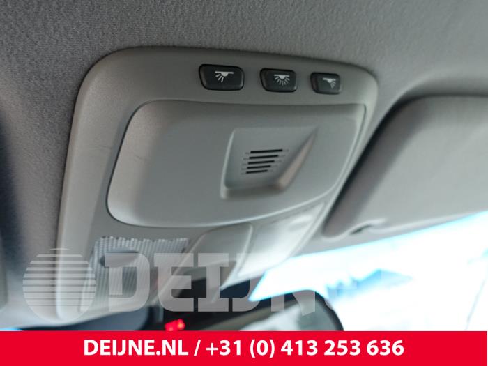 Volvo V70 2.4 D5 20V Samochód złomowany (2008, Szary)