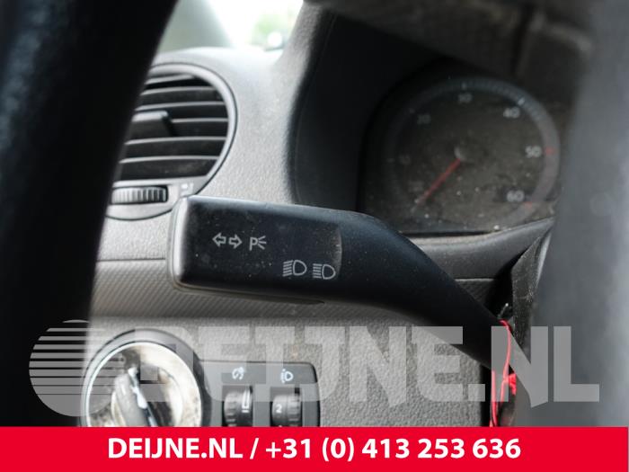 Volkswagen Caddy III 1.9 TDI Samochód złomowany (2004, Bialy)