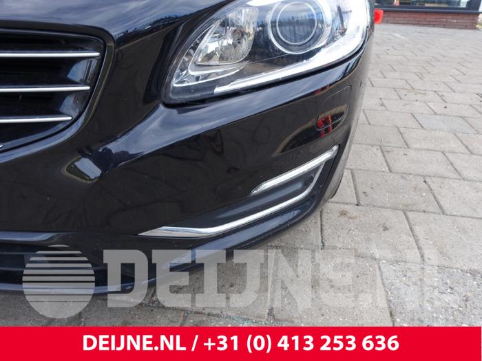 Volvo V60 I 2.4 D6 20V Plug-in Hybrid AWD Samochód złomowany (2014, Czarny)