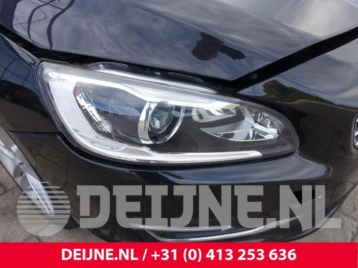 Volvo V60 I 2.4 D6 20V Plug-in Hybrid AWD Samochód złomowany (2014, Czarny)
