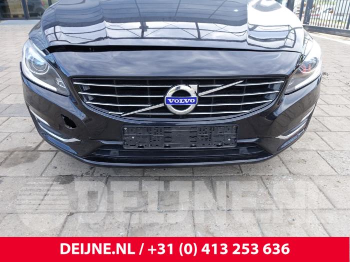 Volvo V60 I 2.4 D6 20V Plug-in Hybrid AWD Samochód złomowany (2014, Czarny)
