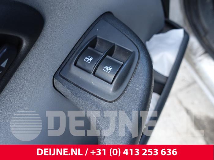 Fiat Doblo Cargo 1.3 D 16V Multijet DPF Samochód złomowany (2009, Srebrnoszary)