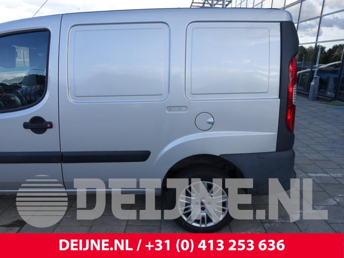 Fiat Doblo Cargo 1.3 D 16V Multijet DPF Samochód złomowany (2009, Srebrnoszary)