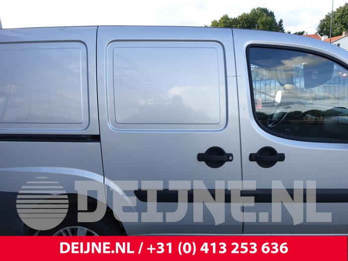 Fiat Doblo Cargo 1.3 D 16V Multijet DPF Samochód złomowany (2009, Srebrnoszary)