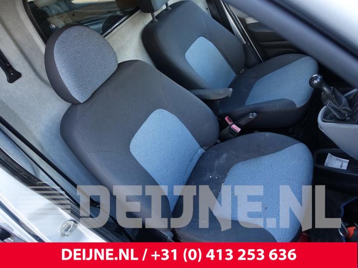 Fiat Doblo Cargo 1.3 D 16V Multijet DPF Samochód złomowany (2009, Srebrnoszary)