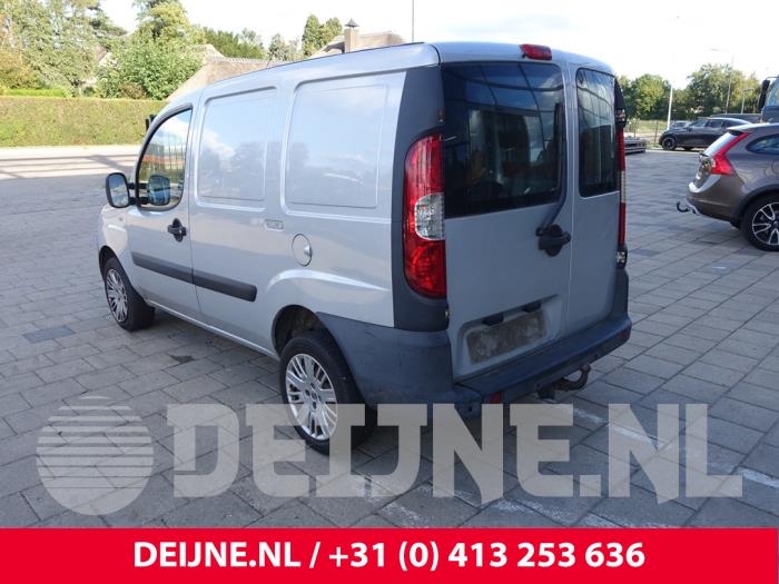 Fiat Doblo Cargo 1.3 D 16V Multijet DPF Samochód złomowany (2009, Srebrnoszary)