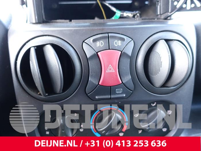 Fiat Doblo Cargo 1.3 D 16V Multijet DPF Samochód złomowany (2009, Srebrnoszary)