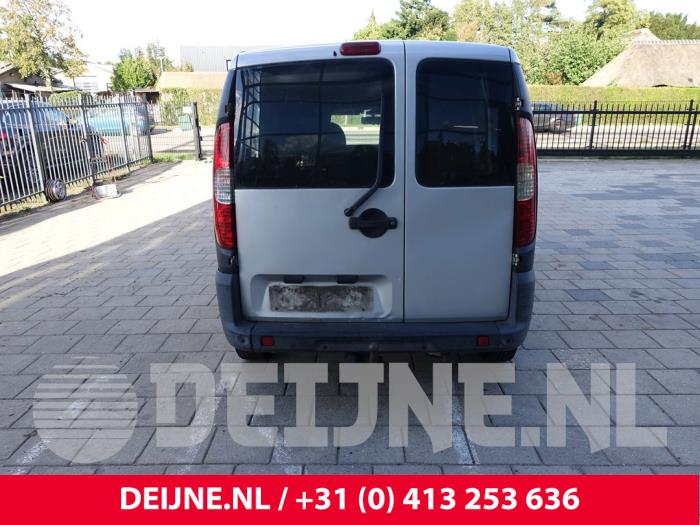 Fiat Doblo Cargo 1.3 D 16V Multijet DPF Samochód złomowany (2009, Srebrnoszary)