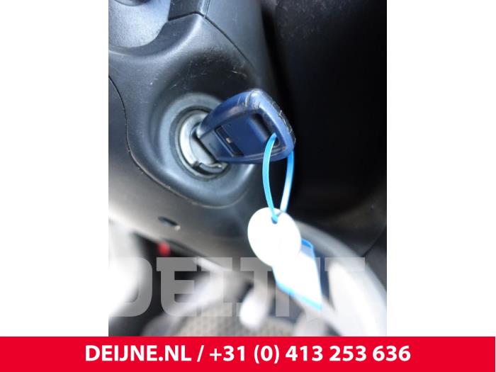 Fiat Doblo Cargo 1.3 D 16V Multijet DPF Samochód złomowany (2009, Srebrnoszary)