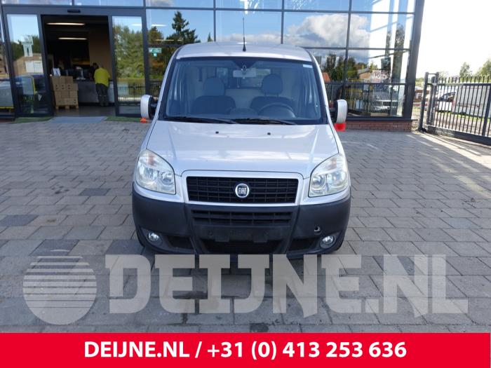 Fiat Doblo Cargo 1.3 D 16V Multijet DPF Samochód złomowany (2009, Srebrnoszary)