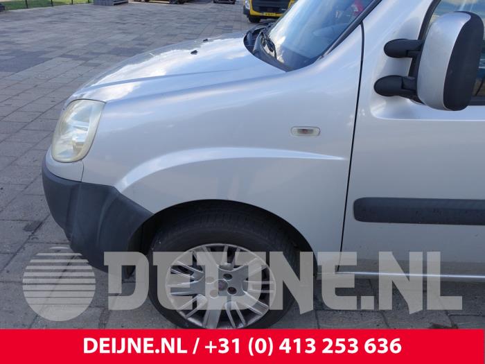 Fiat Doblo Cargo 1.3 D 16V Multijet DPF Samochód złomowany (2009, Srebrnoszary)