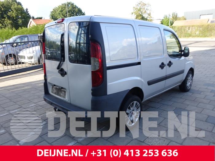 Fiat Doblo Cargo 1.3 D 16V Multijet DPF Samochód złomowany (2009, Srebrnoszary)