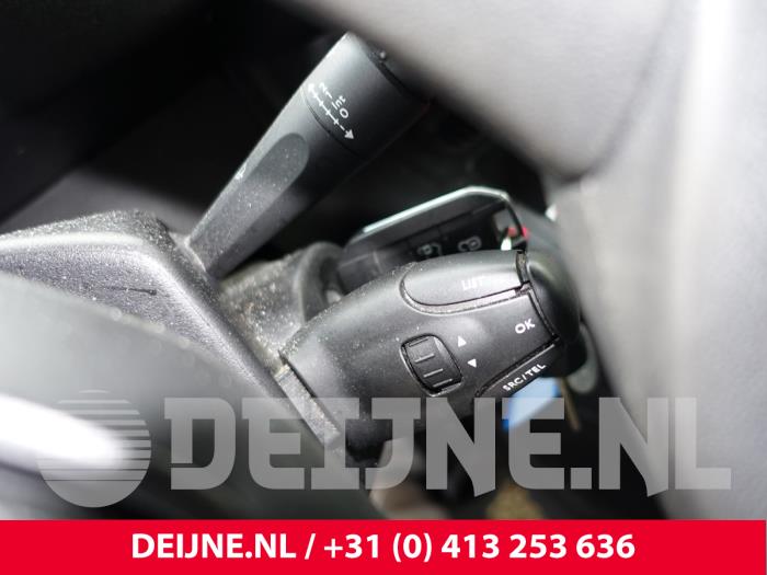 Peugeot Partner 1.5 BlueHDi 100 Samochód złomowany (2020, Czarny)