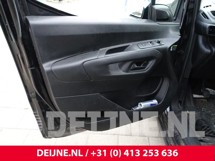 Peugeot Partner 1.5 BlueHDi 100 Samochód złomowany (2020, Czarny)