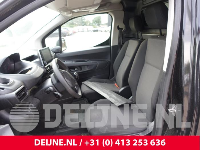 Peugeot Partner 1.5 BlueHDi 100 Samochód złomowany (2020, Czarny)