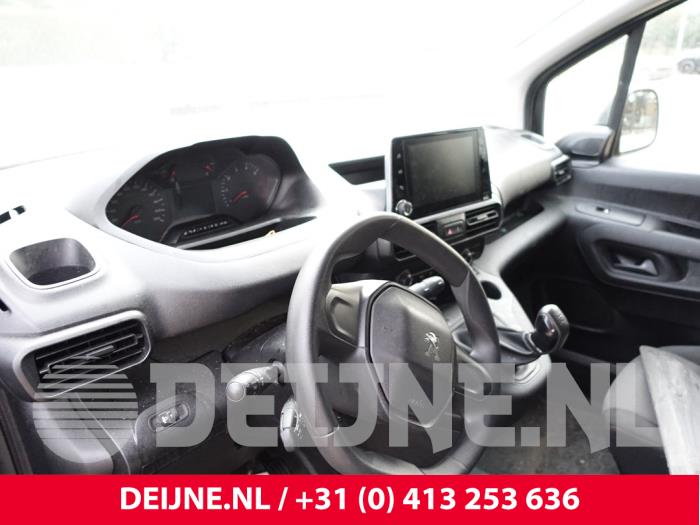 Peugeot Partner 1.5 BlueHDi 100 Samochód złomowany (2020, Czarny)