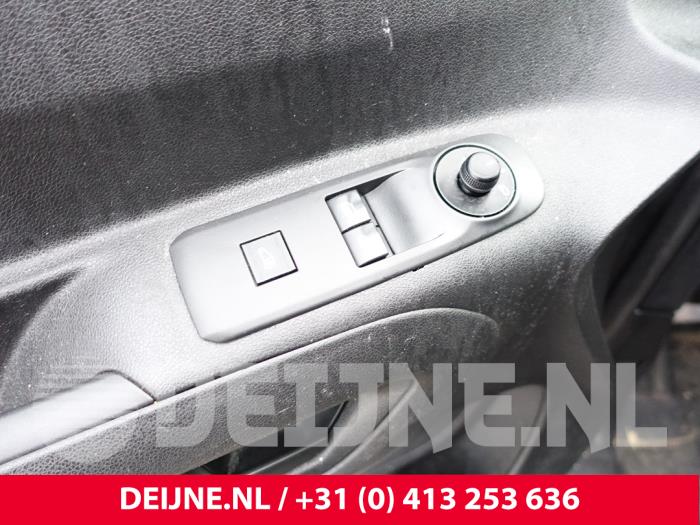 Peugeot Partner 1.5 BlueHDi 100 Samochód złomowany (2020, Czarny)