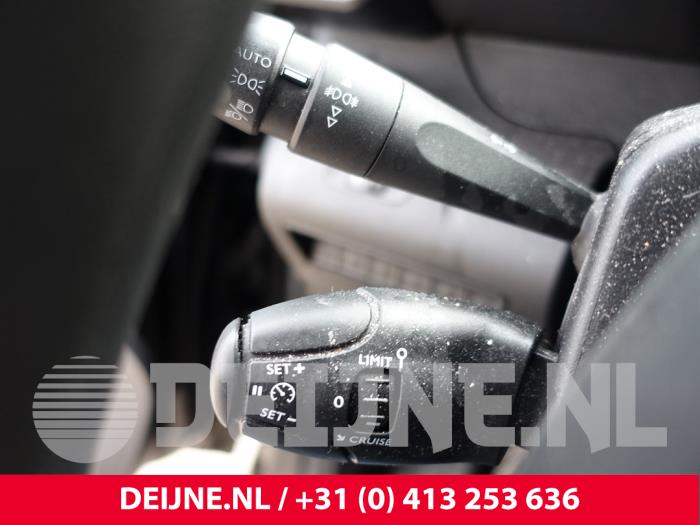 Peugeot Partner 1.5 BlueHDi 100 Samochód złomowany (2020, Czarny)