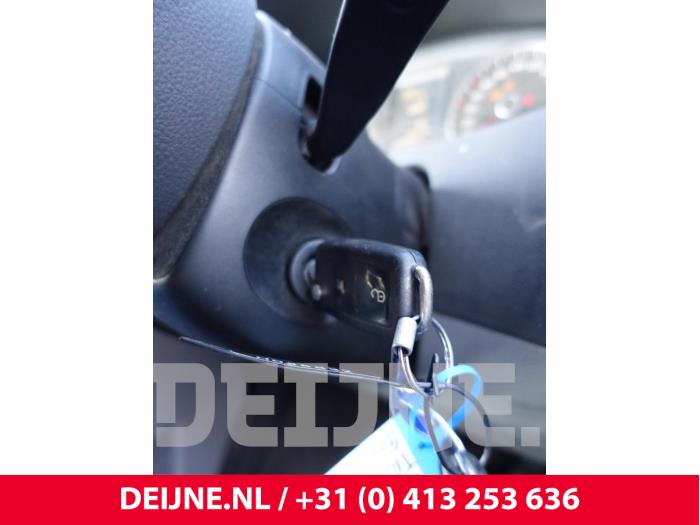 Volkswagen Transporter T5 2.0 BiTDI DRF Épave (2011, Métallisé, Gris argenté)