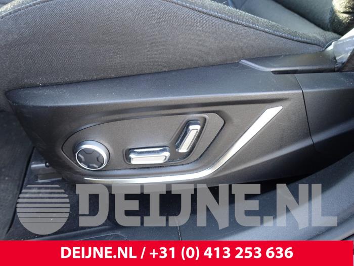 Lynk & Co 01 1.5 PHEV Vehículo de desguace (2021, Negro)