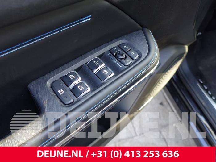 Lynk & Co 01 1.5 PHEV Vehículo de desguace (2021, Negro)