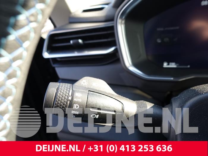 Lynk & Co 01 1.5 PHEV Vehículo de desguace (2021, Negro)