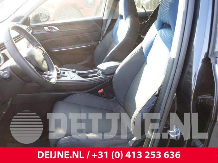 Lynk & Co 01 1.5 PHEV Vehículo de desguace (2021, Negro)
