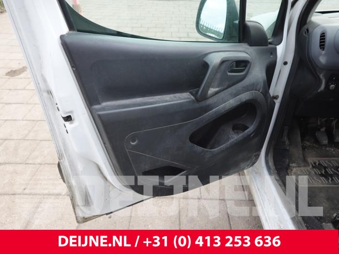 Peugeot Partner 1.6 HDI 90 Vehículo de desguace (2015, Blanco)