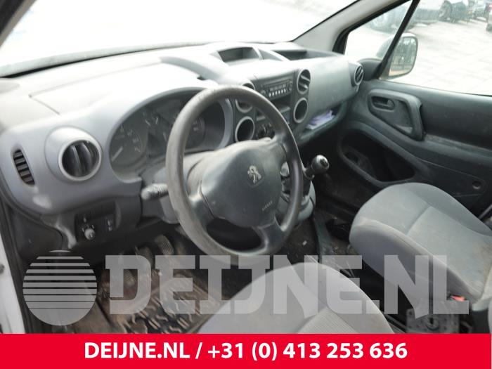 Peugeot Partner 1.6 HDI 90 Vehículo de desguace (2015, Blanco)