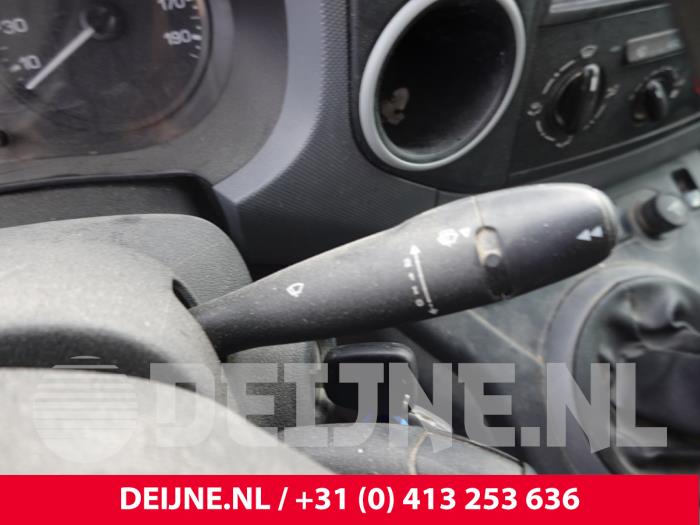 Peugeot Partner 1.6 HDI 90 Vehículo de desguace (2015, Blanco)