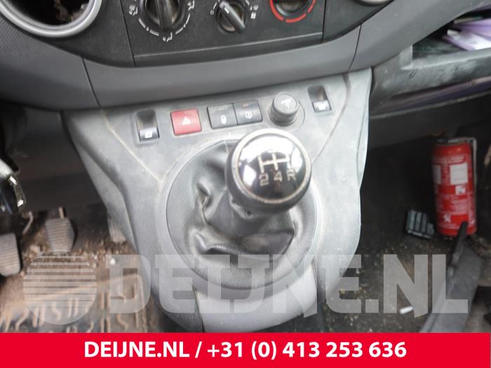 Peugeot Partner 1.6 HDI 90 Vehículo de desguace (2015, Blanco)