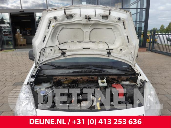 Peugeot Partner 1.6 HDI 90 Vehículo de desguace (2015, Blanco)