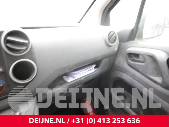 Peugeot Partner 1.6 HDI 90 Vehículo de desguace (2015, Blanco)